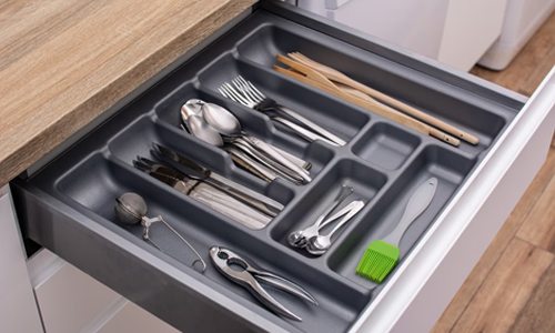 Using-Kitchen-Drawers