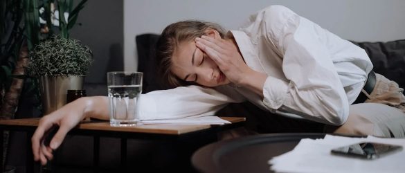 Too-Much-or-Too-Little-Sleep-Can-Lead-to-Depression