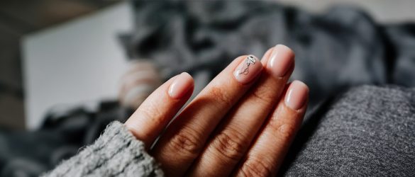 5 Signs Your Nails Need a Break from Polish