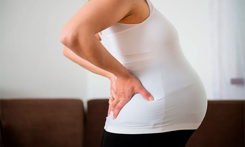 Woman-with-back-pain-during-pregnancy