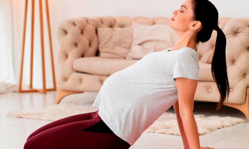 Pregnant-woman-doing-exercise